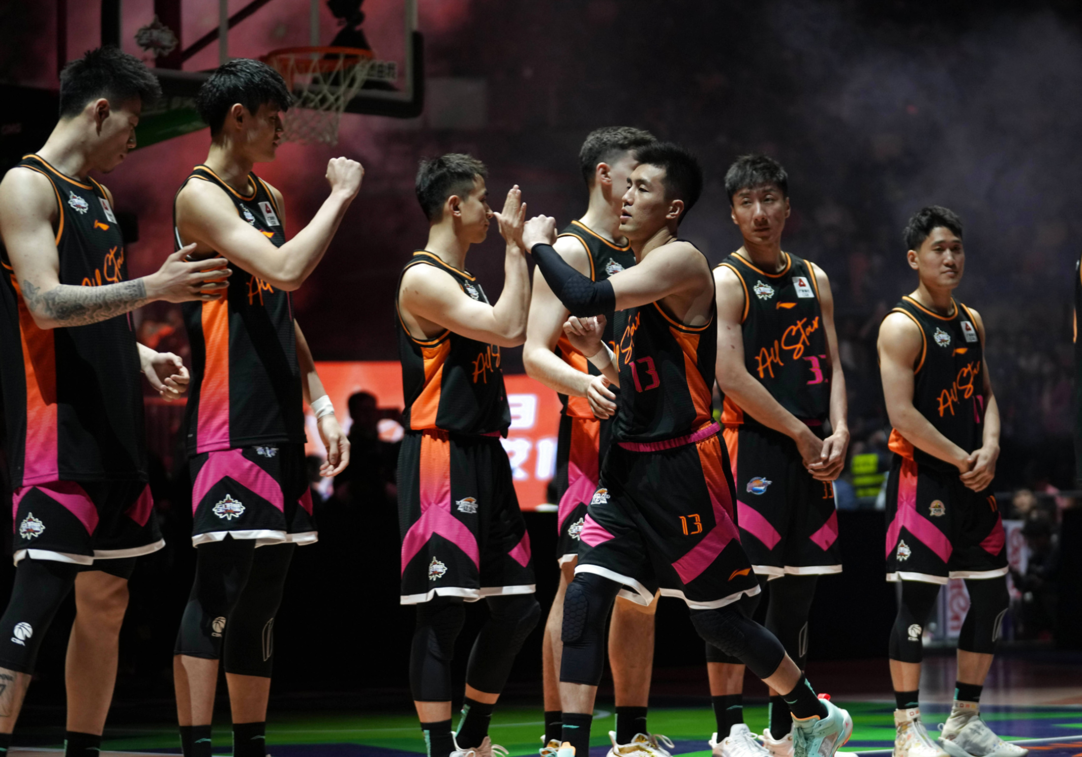 亚博体育在线 -集结日纽约尼克斯备战CBA季后赛；完成体检细节曝光；话题不断；年轻球员得到机会的简单介绍